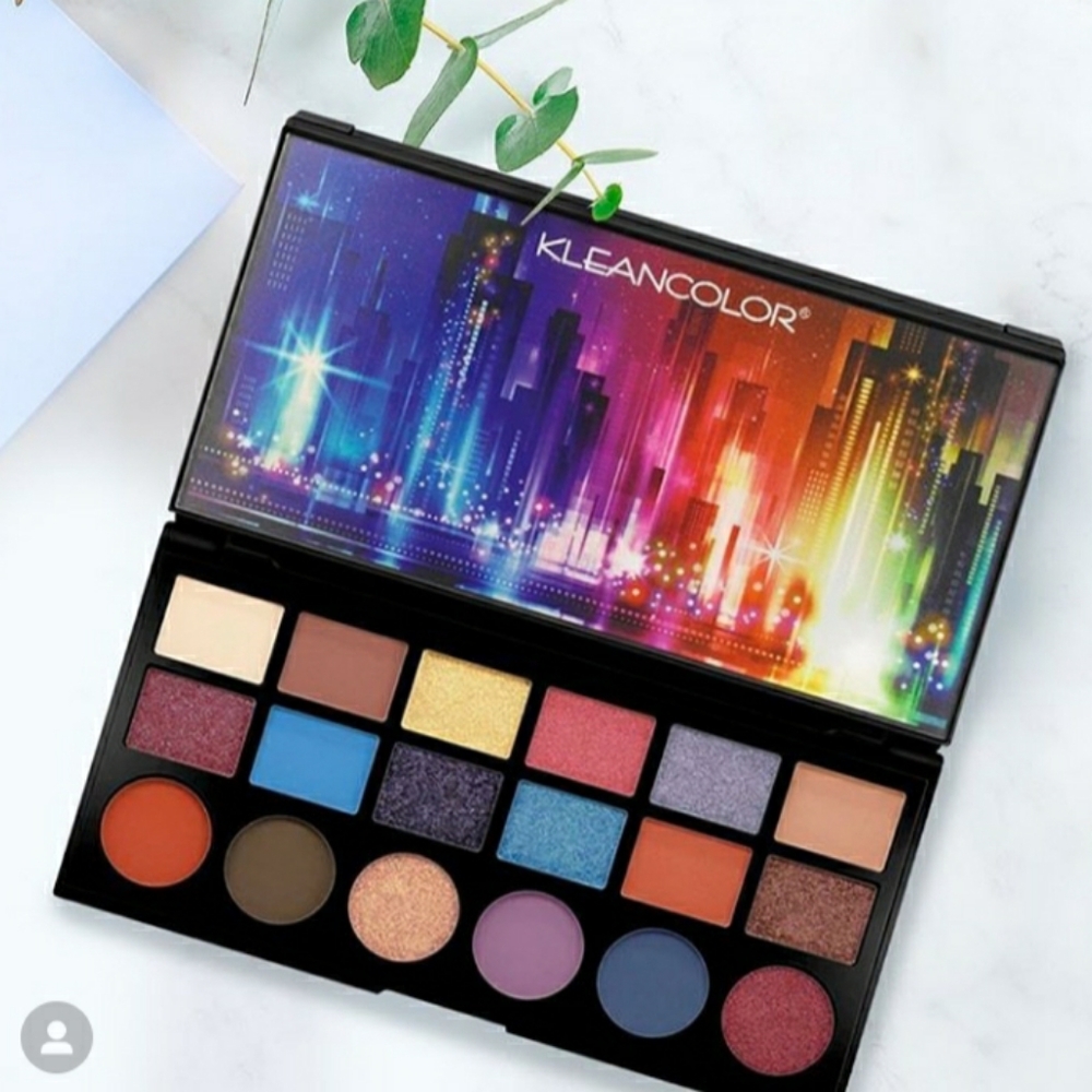 CITY NEVER SLEEPS EYESHADOW PALETTE